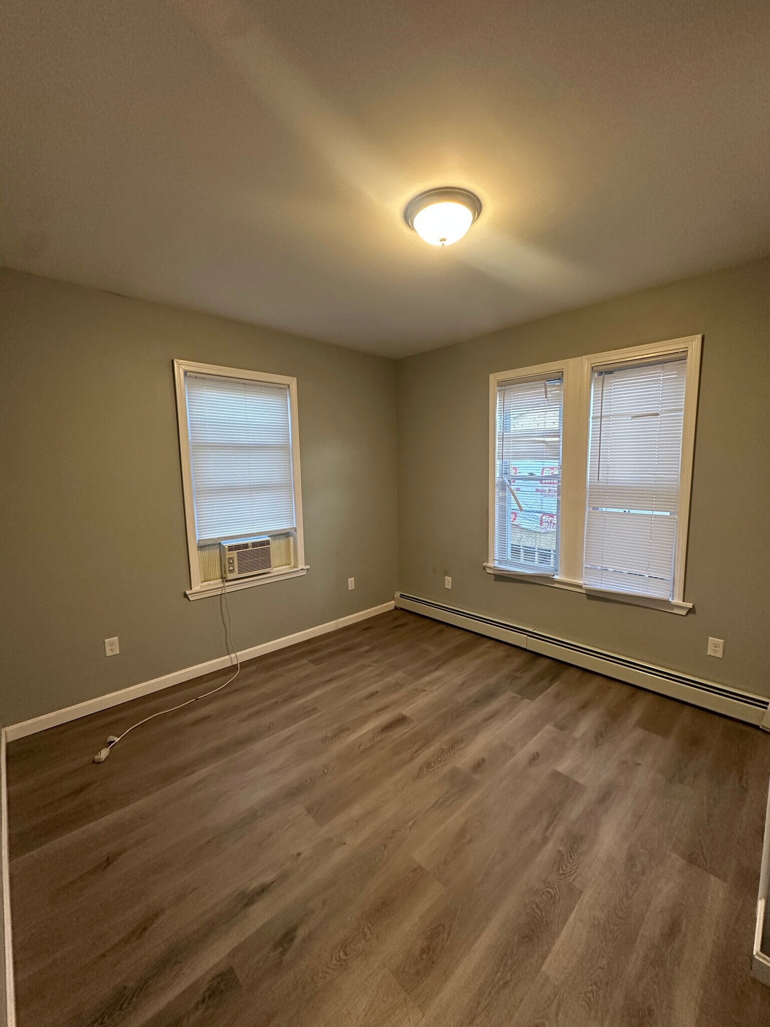 Building Photo - 406 Cahill St