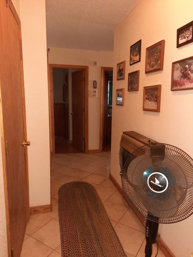 Building Photo - $1,600 - 4 Bedroom 2 Bathroom Furnished Log Cabin on the Creek