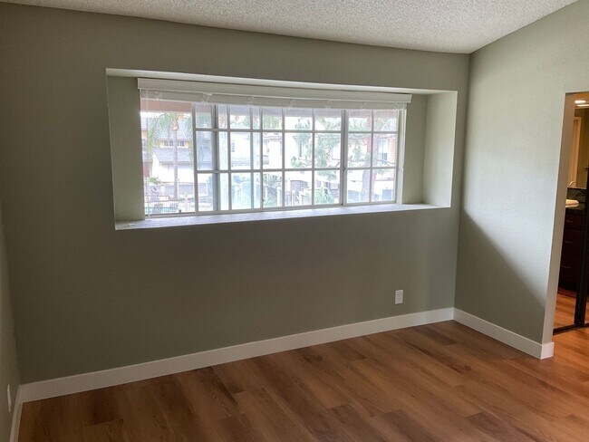 Building Photo - FOR LEASE 3 BEDROOM 2.5 BATH 2 Story Condo...