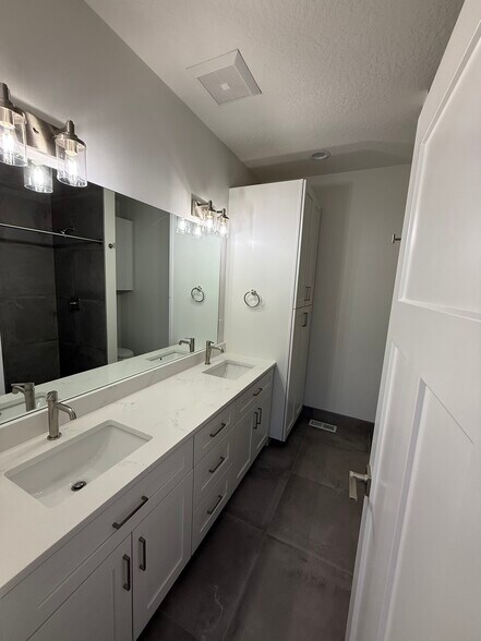 Building Photo - 3127 N Fruitland Ln