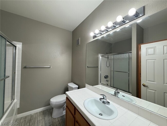 Building Photo - 2113 Echo Bay St