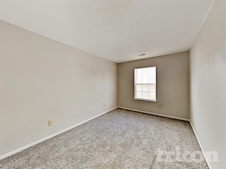 Building Photo - 5970 Draycott Dr