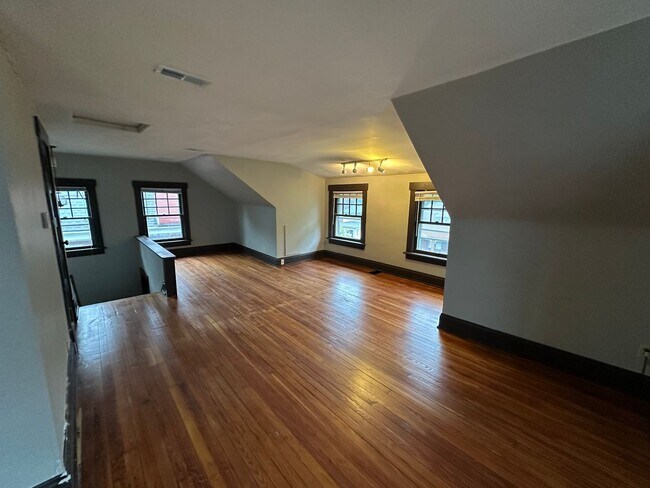 Building Photo - 160 Frambes Ave