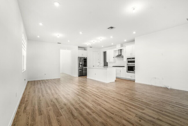 Building Photo - 10638 Hensley St