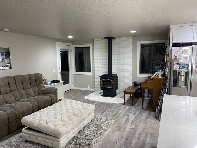 Building Photo - 990 Farrington Dr