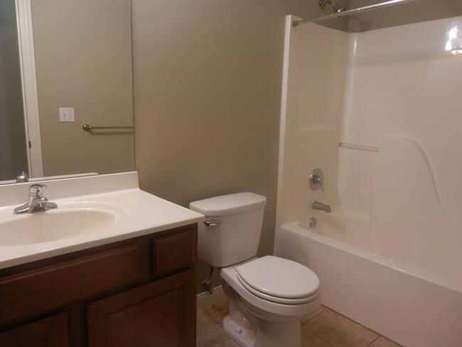 Building Photo - Nice 3 Bed 2 Bath House!
