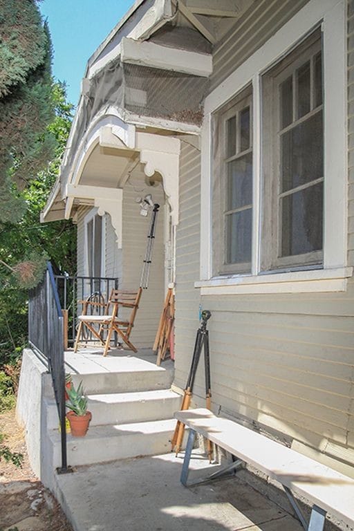 The back house is for rent - 609 S Avenue 60