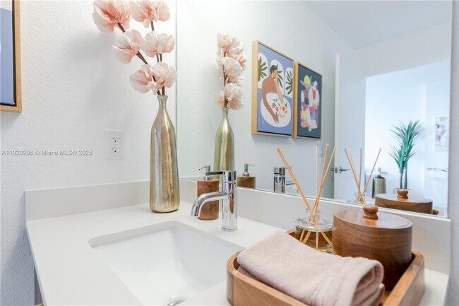 Building Photo - 1005 Spring Garden Rd