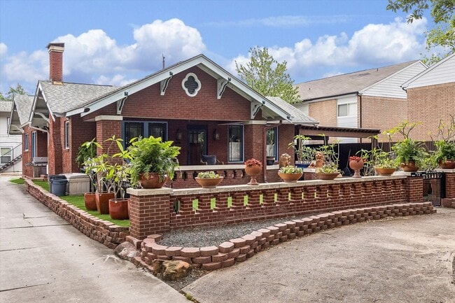 Building Photo - 820 Heights Blvd