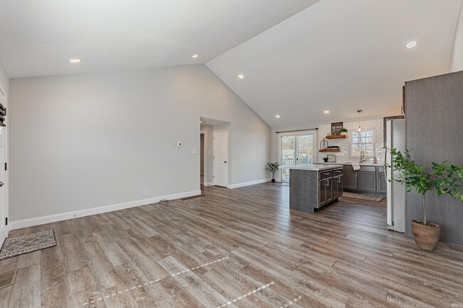 Building Photo - 2216 E Walnut St