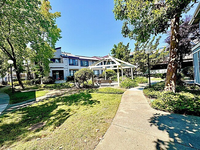 Building Photo - 6436 Buena Vista Dr