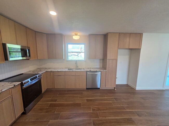 Building Photo - 803 Coleman St