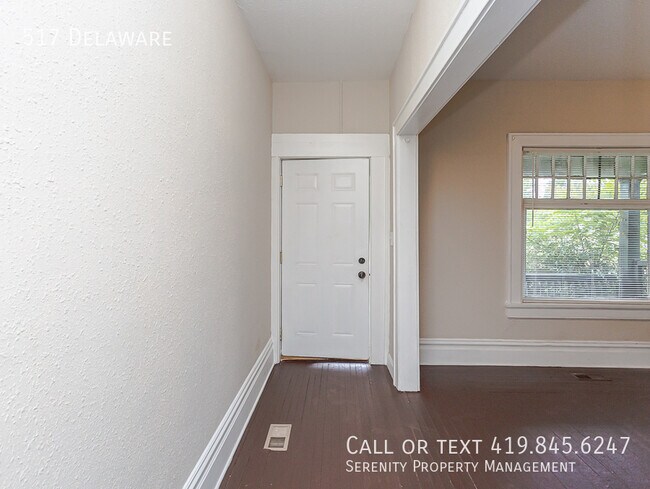 Building Photo - 517 Delaware-