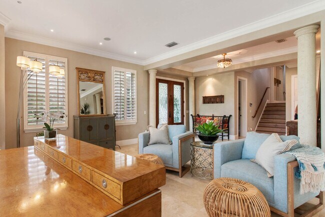 Building Photo - Luxury Rental Available