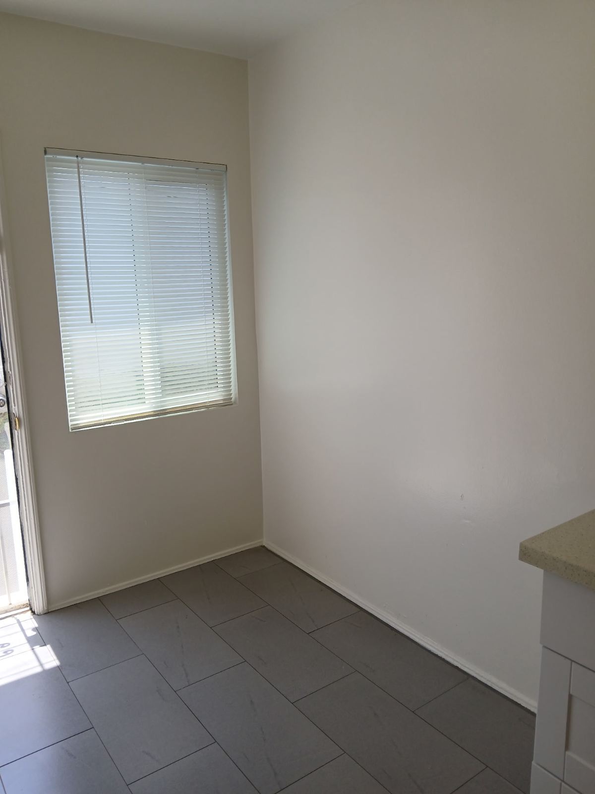 Kitchen: dining area - 1728 N Hollywood Way