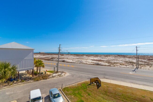 Building Photo - 572 E Beach Blvd