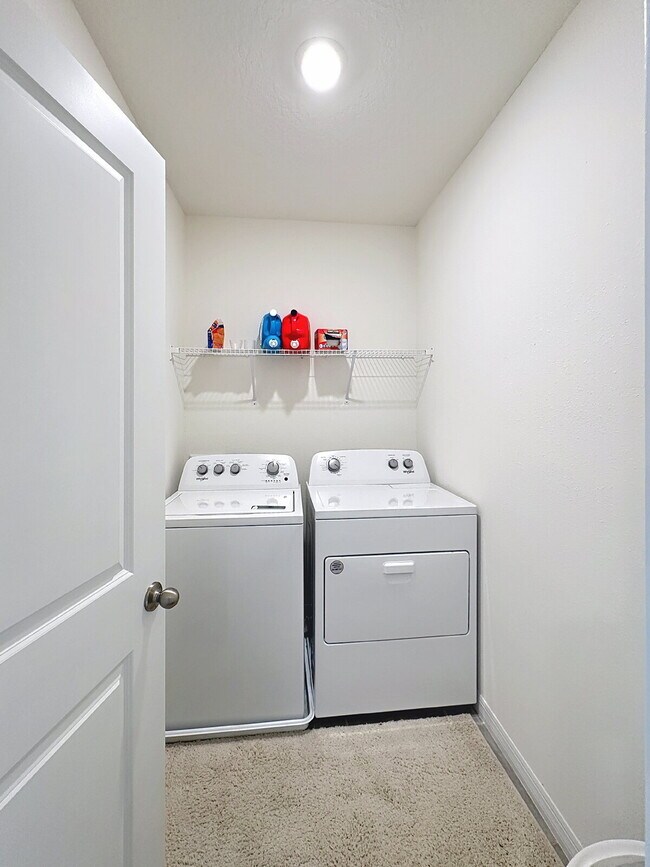 Building Photo - 8379 Ender Hls Dr
