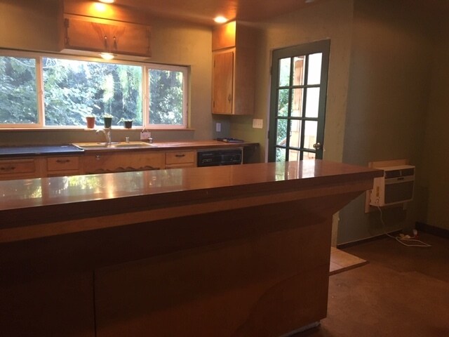 Breakfast Bar/lounge - 741 Main St
