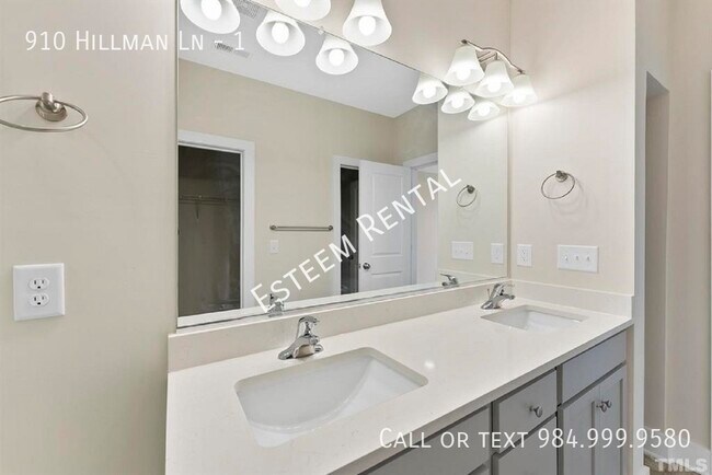 Building Photo - 910 Hillman Ln