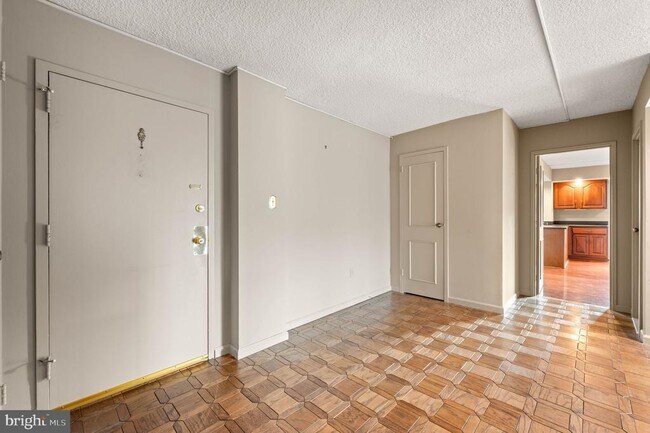 Building Photo - 801 Yale Ave