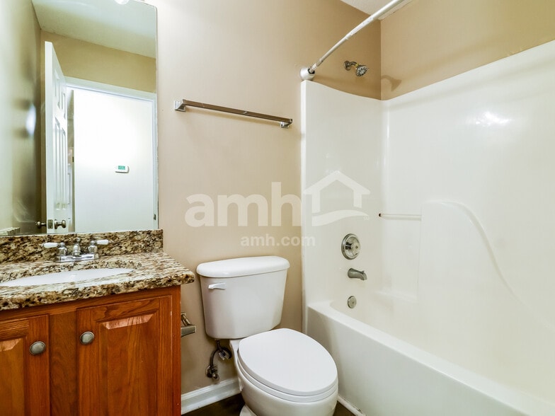 Building Photo - 120 Lake Linden Dr