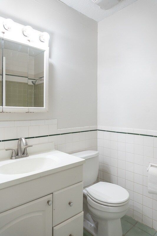 Building Photo - 1409 Lehigh Dr