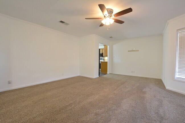 Building Photo - 815 7th St