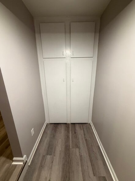 Building Photo - 406 N Broadway