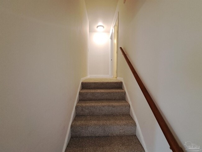 Building Photo - 8598 Meadowbrook Dr