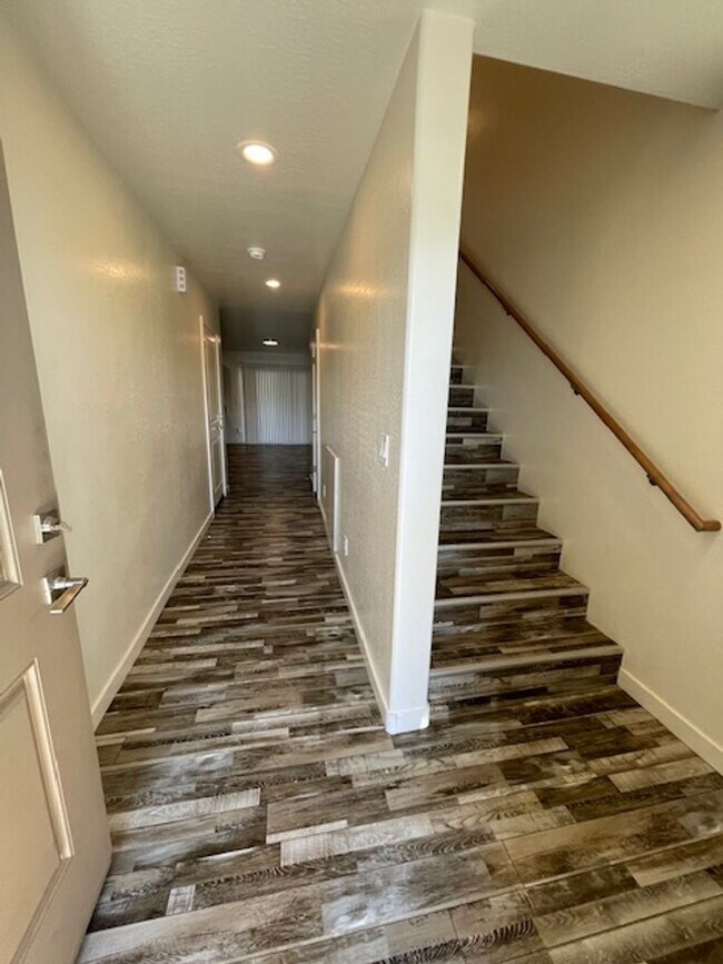 Building Photo - ***3 BEDROOM/2.5 BATHROOM IN PRESCOTT VALLEY***