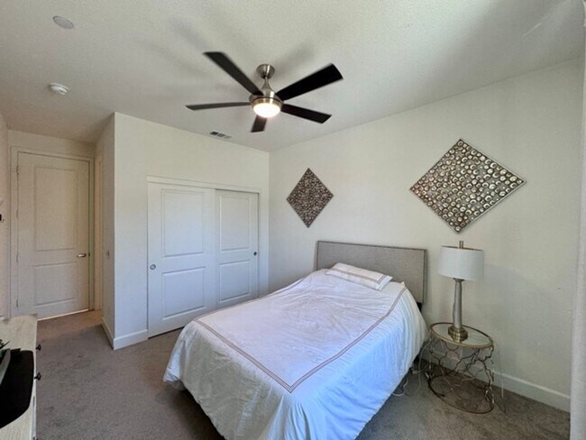 Building Photo - Elegant 4 Bedroom, 4.5 Bathroom Home with ...