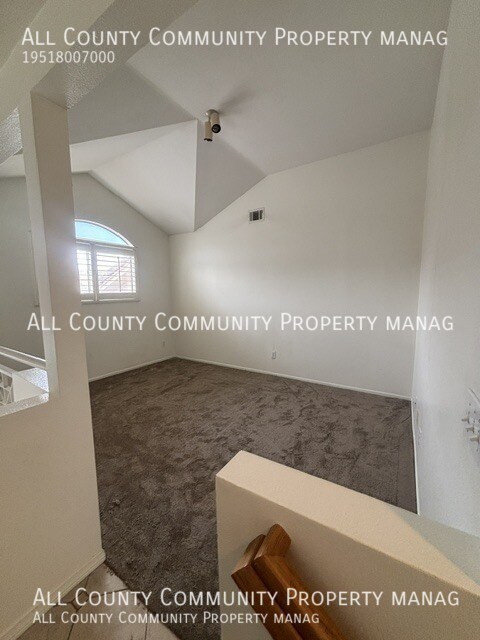 Building Photo - 1042 N Turner Ave