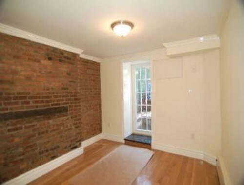Primary Photo - 120 E 7th St