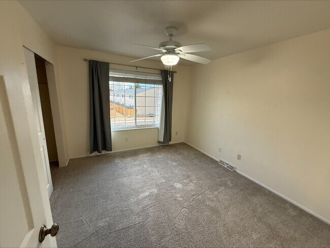 Building Photo - "Charming 2-Bed, 2.5-Bath Condo Retreat in Broomfield – Your Cozy 900 Sq Ft Haven Awaits!"