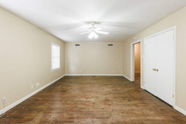 Building Photo - Large 3 bedroom in Tech Terrace