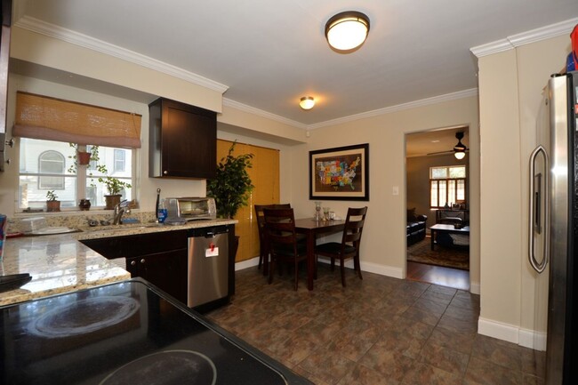 Building Photo - 2 Bedroom, 1 Bath - Lancaster Park /SODO