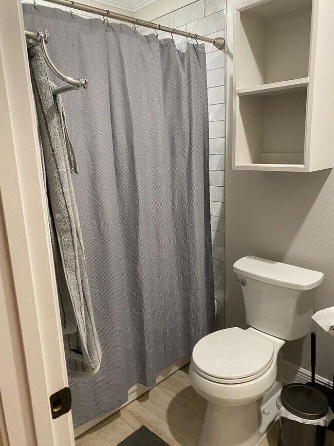 Building Photo - Kings Drive