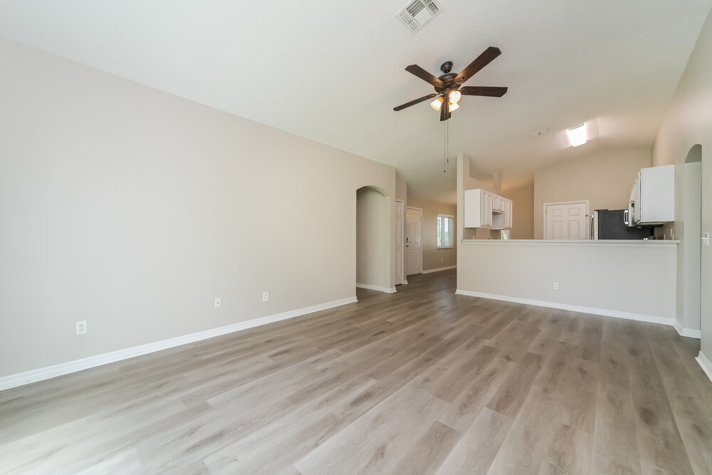 Building Photo - 1323 Hillview Dr