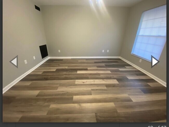 Building Photo - 940-702 Glenn Street, West Columbia, SC 29169