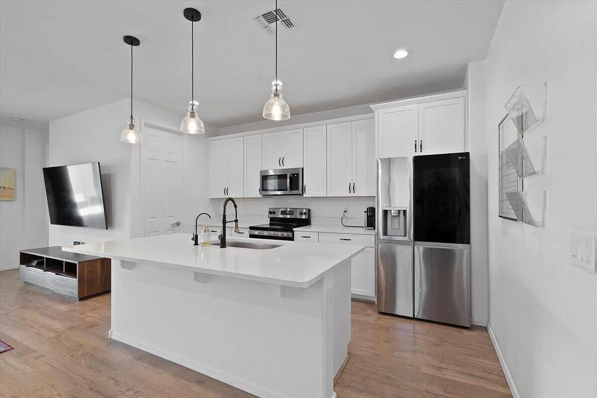 Building Photo - 6313 N 68th Dr