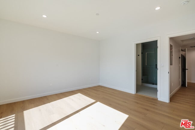 Building Photo - 6763 Lexington Ave