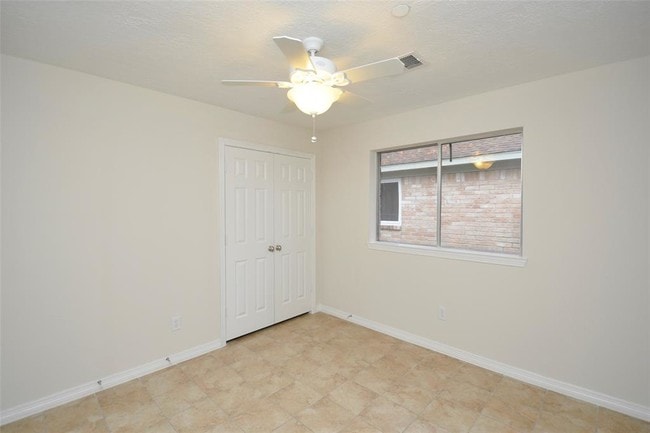 Building Photo - 15631 Fox Springs Dr