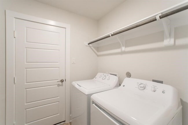 Building Photo - 10626 Whitejacket