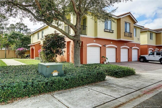 Building Photo - 49 SE Sedona Cir