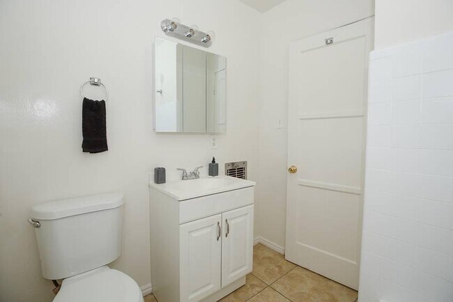 Building Photo - 1.0 bedroom in Pasadena California 91106