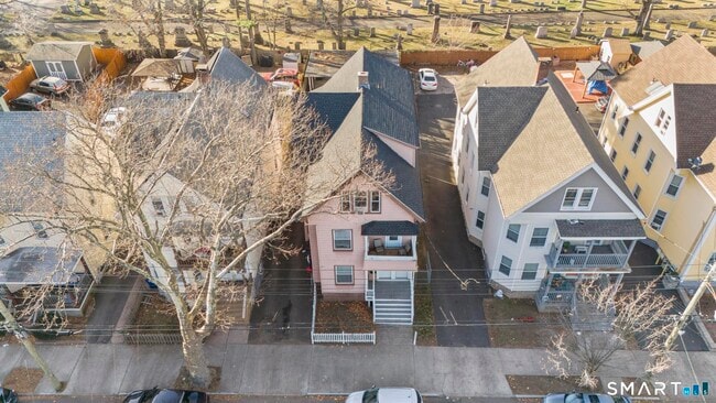 Building Photo - 66 Atwater St