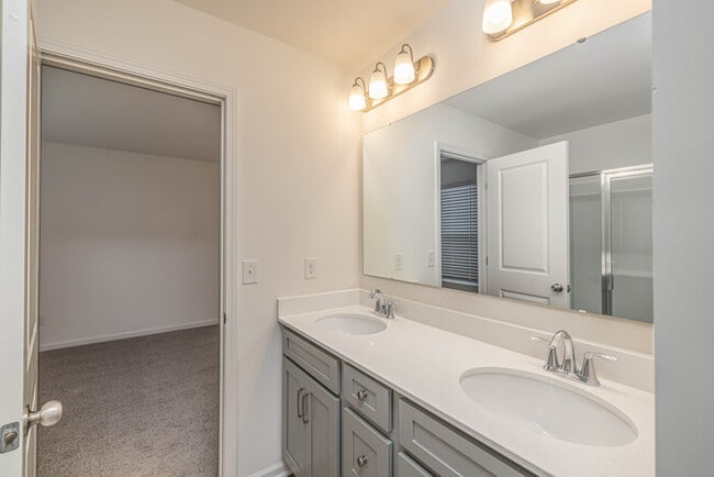 Building Photo - 3 br townhome Walking Distance to Downtown Albemarle! Ready now!