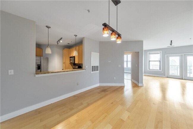 Building Photo - 799 Hammond Dr NE