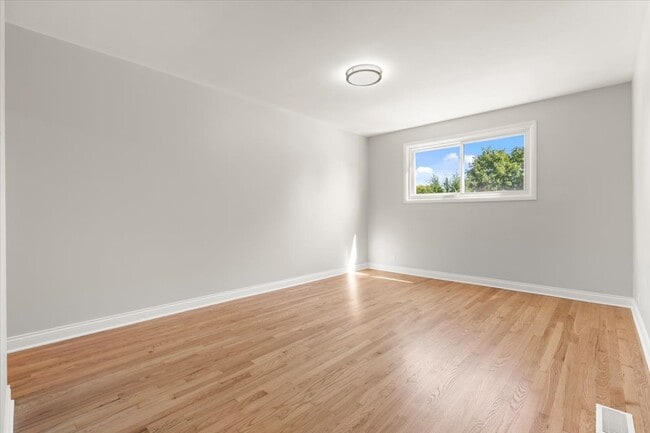 Building Photo - 1704 N Drury Ln