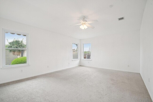 Building Photo - 1300 Leah Ln